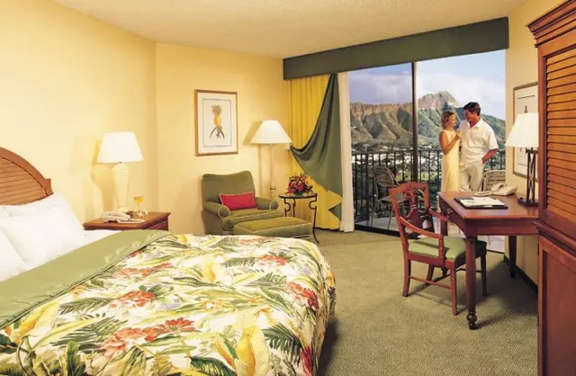 Waikiki Beach Marriott Resort  Spa - photo 4