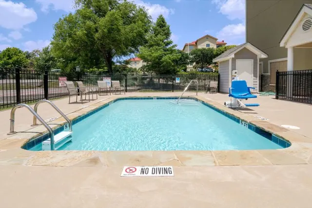 Microtel Inn and Suites by Wyndham Austin Airport - photo 2