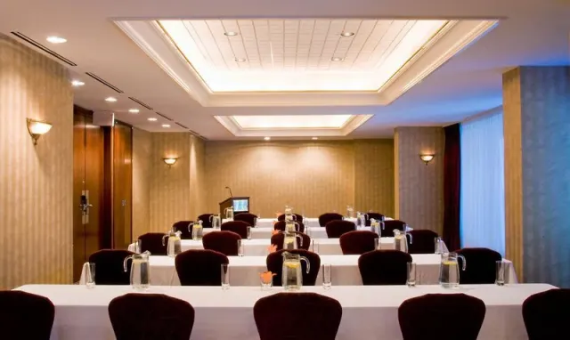Cambridge Suites - photo 4