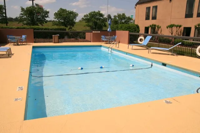 Hampton Inn Perry - photo 4