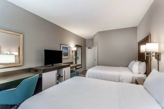 Hampton Inn Milwaukee Airport - photo 4