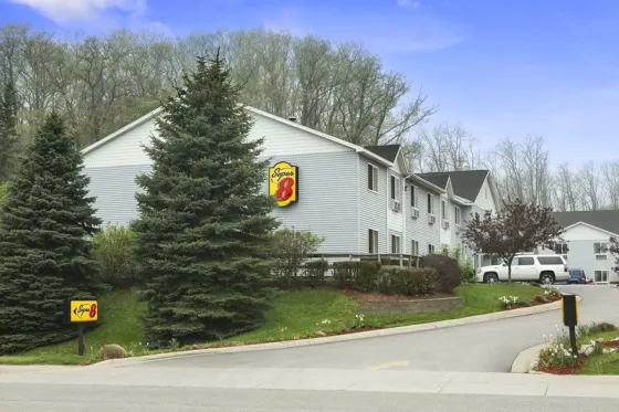 Super 8 by Wyndham Manistee