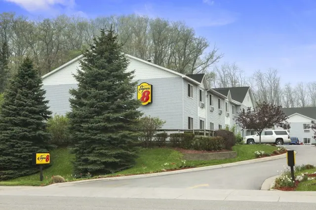 Super 8 by Wyndham Manistee, Manistee