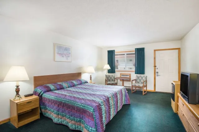 Travelodge by Wyndham Lake George NY - photo 2