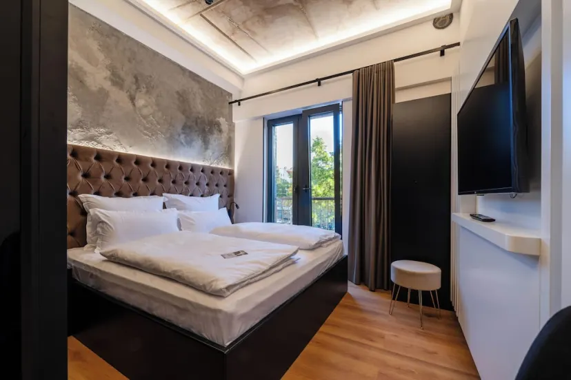 Hotel am BeatlesPlatz - photo 1