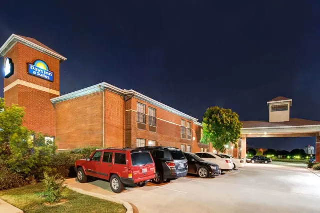 Days Inn by Wyndham Dallas Plano, Plano