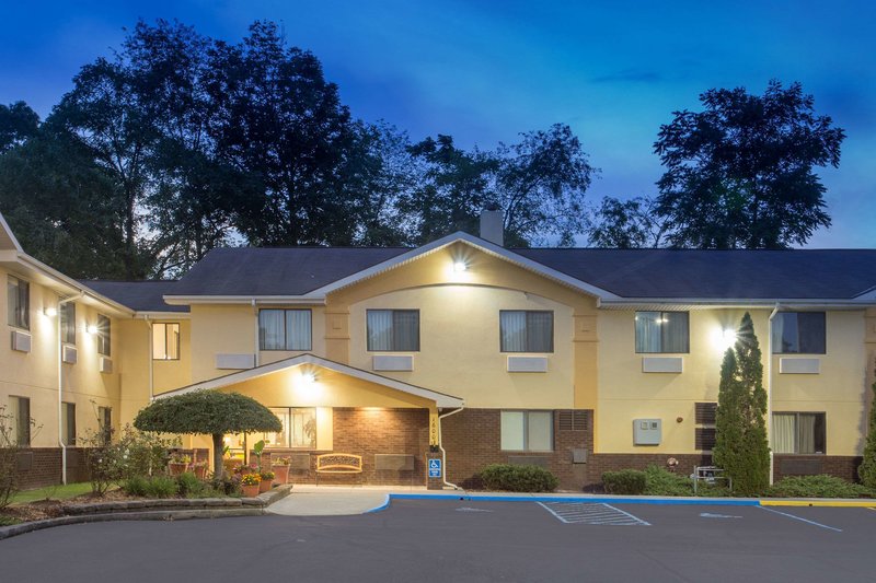 Super 8 by Wyndham Radford VA - photo 1