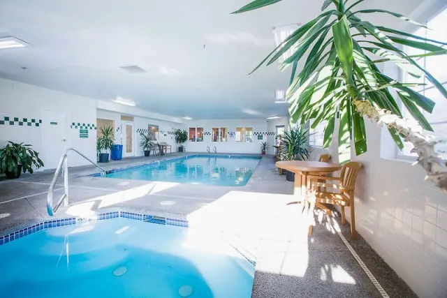 Red Lion Inn & Suites McMinnville - photo 4