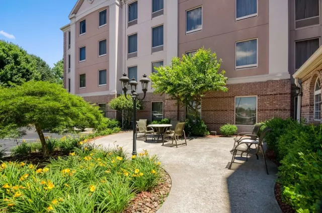 Mainstay Suites Airport - photo 3