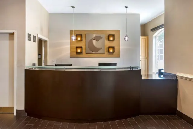 Comfort Inn & Suites - photo 4