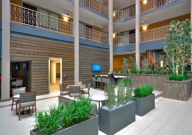 Embassy Suites by Hilton Denver Central Park - foto 2