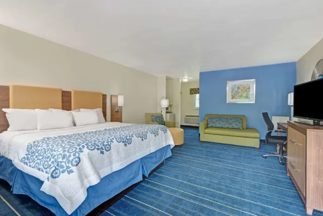 Days Inn by Wyndham Ridgefield - photo 3