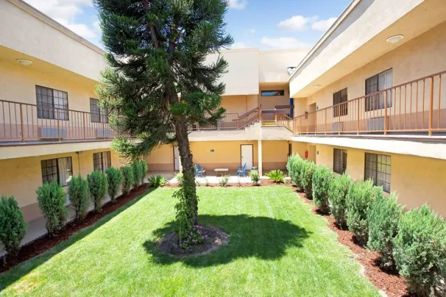 Days Inn & Suites by Wyndham Artesia, Artesia