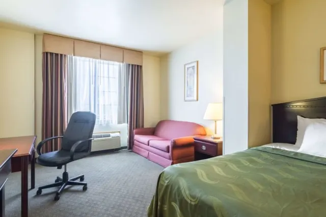 Quality Inn & Suites - zdjęcie 4
