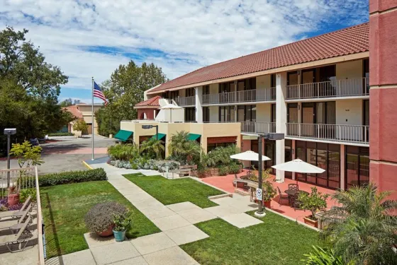 La Quinta Inn & Suites by Wyndham Thousand Oaks - Newbury Park