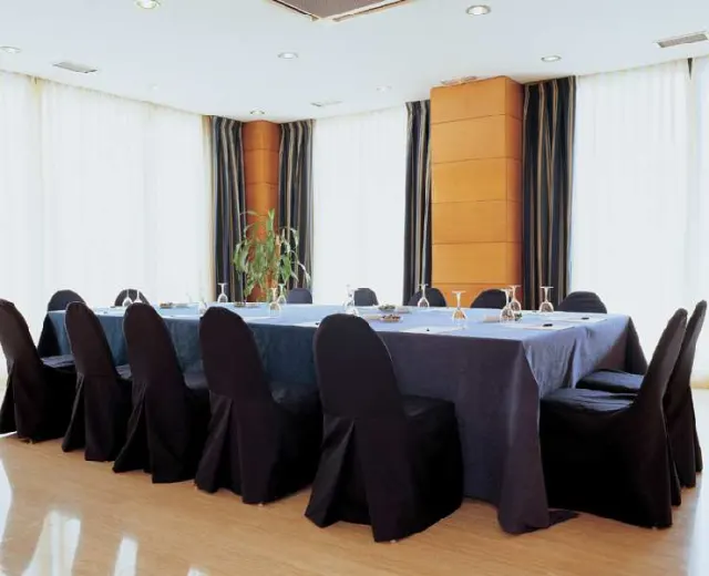 NH Suites Prisma - photo 4