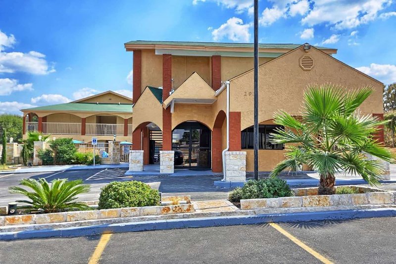 Travelodge by Wyndham Austin South - photo 1