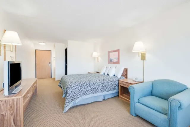 Days Inn by Wyndham Sturgis - photo 4