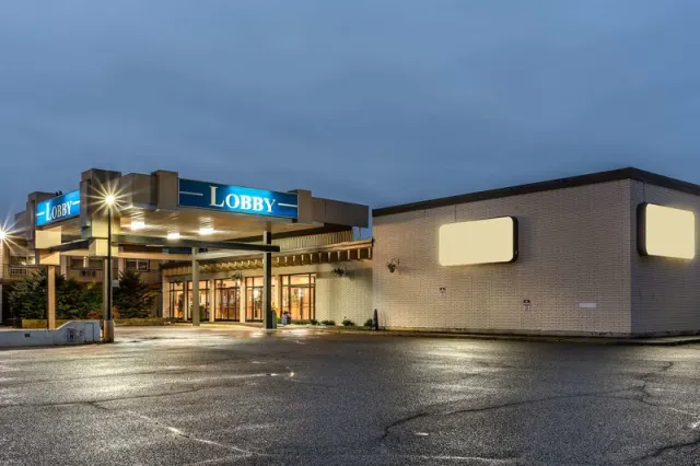 Ramada by Wyndham Thunder Bay Airlane Hotel, Ontario