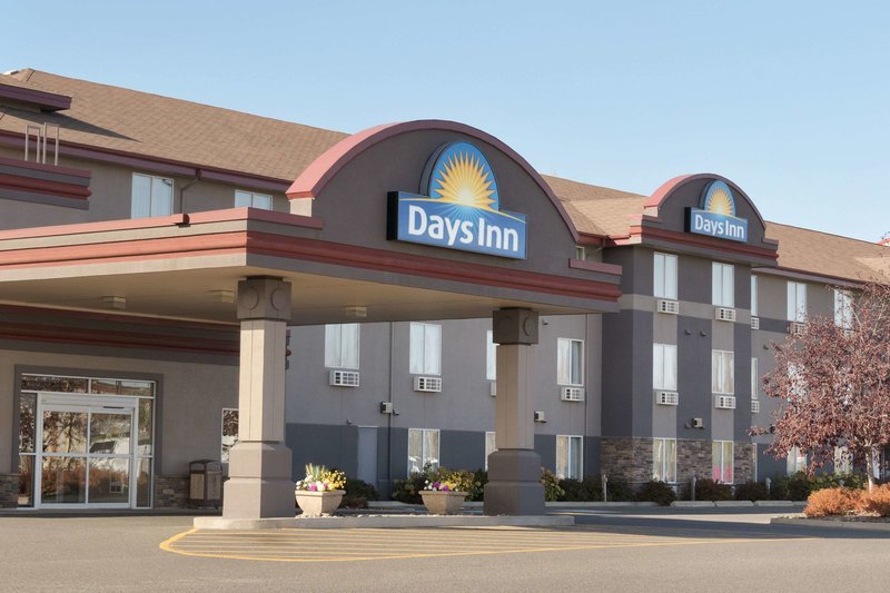 Days Inn & Suites by Wyndham Thunder Bay - photo 1