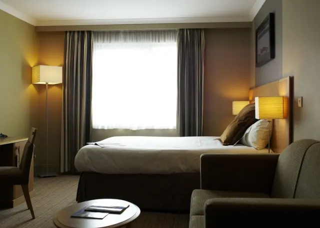 Village Hotel Swansea - photo 4