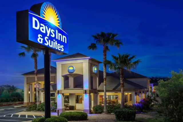 Days Inn & Suites by Wyndham Huntsville - photo 3