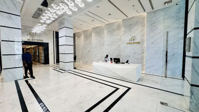 Upscale Apartment at Oval Tower Near Downtown with Balcony and Parking by Belvilla - photo 4