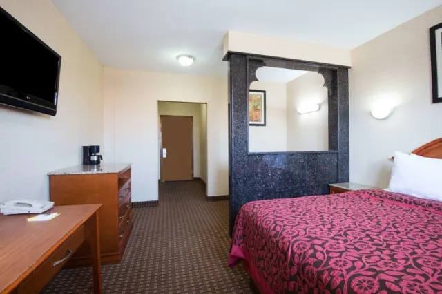 Red Roof Inn Copiague - photo 2