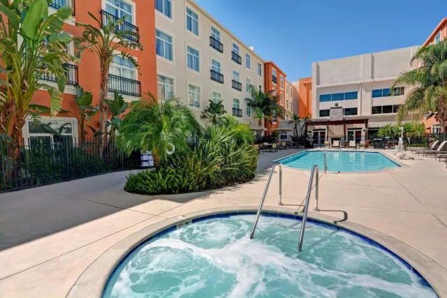 Embassy Suites by Hilton Valencia - foto 4