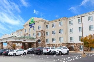 Holiday Inn Express & Suites Chicago North-Waukegan-Gurnee - photo 4