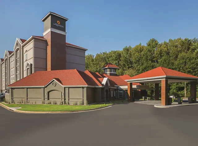 La Quinta Inn & Suites by Wyndham Atlanta Alpharetta - photo 4