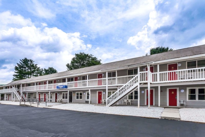Travelodge by Wyndham Great Barrington Berkshires - photo 1