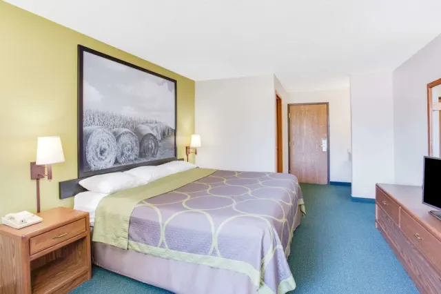 Super 8 by Wyndham Oelwein - photo 4