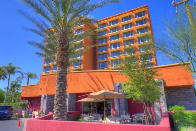 Holiday Inn Express & Suites Phoenix - Midtown, Phoenix