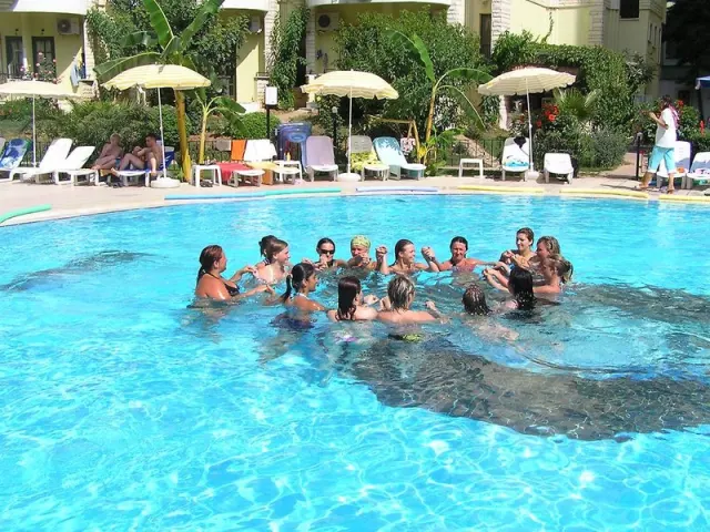 May Garden Club Hotel - photo 2