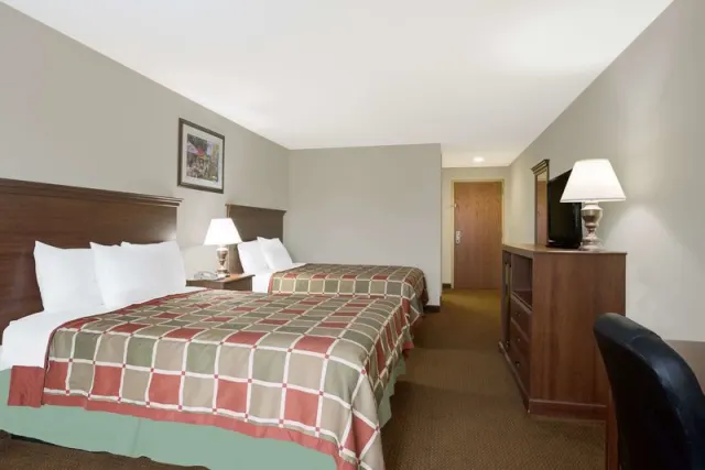 Days Inn by Wyndham Greensboro NC - photo 2