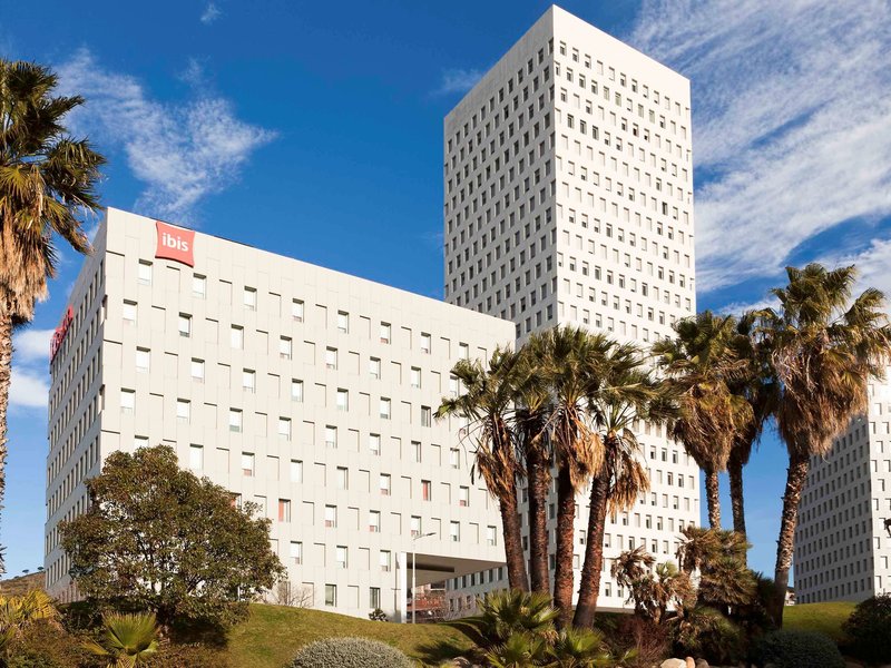 ibis Barcelona Santa Coloma - photo 1
