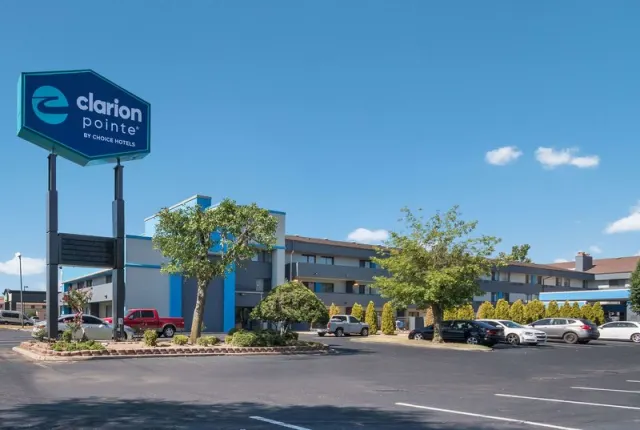 Clarion Pointe OKC Airport - photo 2