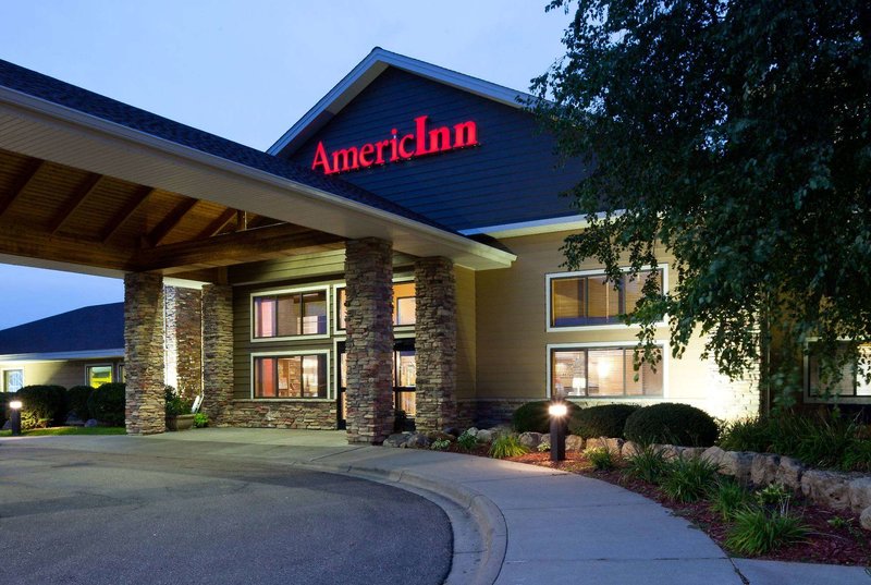 AmericInn by Wyndham Shakopee Near Canterbury Park - photo 1