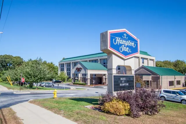 Hampton Inn Groton - photo 4