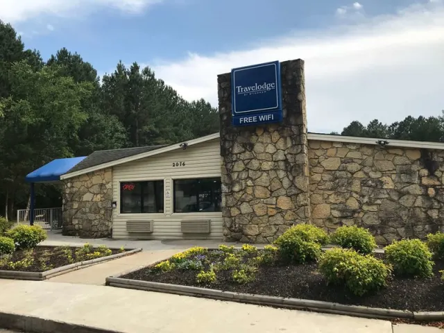 Travelodge by Wyndham Fayetteville - photo 2