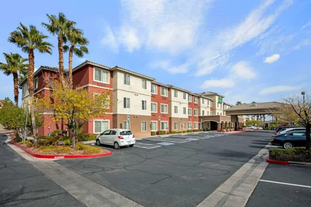 La Quinta Inn  Suites by Wyndham Las Vegas Red Rock - foto 3