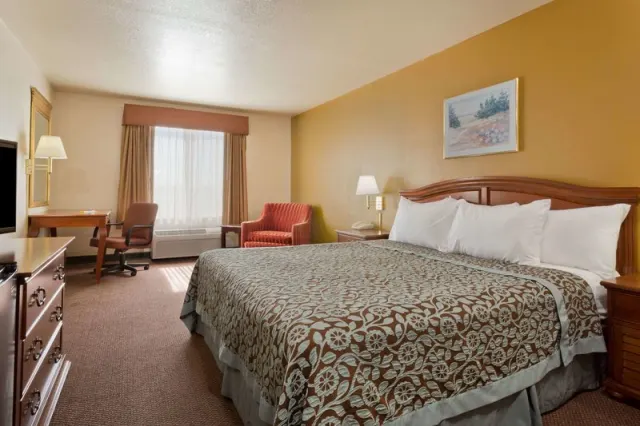 Days Inn by Wyndham Lathrop - photo 4