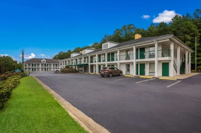 Quality Inn & Suites Greensboro near Lake Oconee - photo 3
