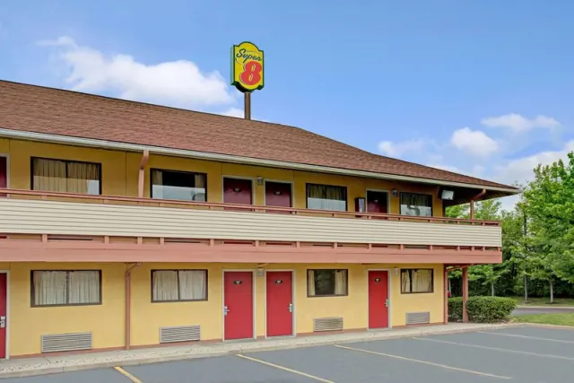 Super 8 by Wyndham Cincinnati OH, Cincinnati