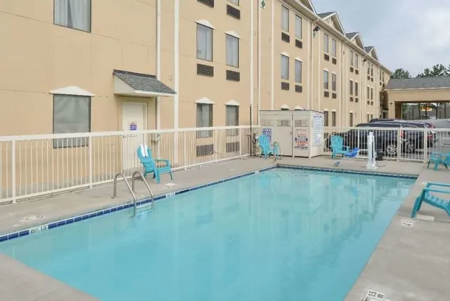 Baymont by Wyndham Grovetown Augusta - photo 3