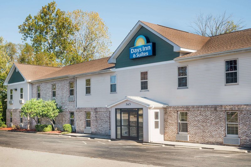 Days Inn  Suites by Wyndham Sellersburg - photo 1