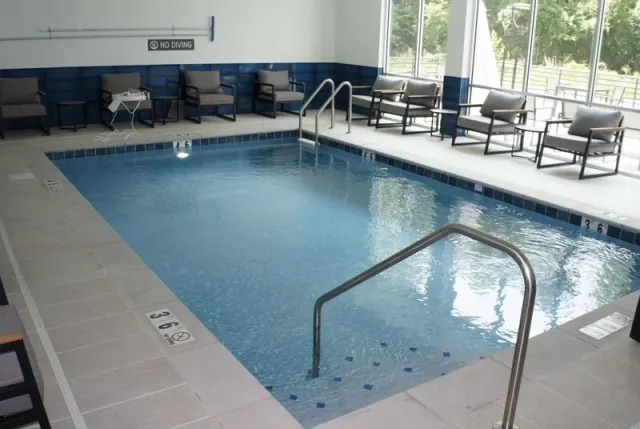La Quinta Inn & Suites by Wyndham Manchester Arnold AFB - photo 3