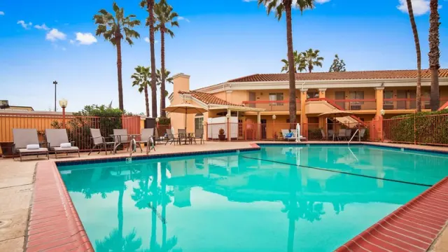 Best Western Palm Court Inn - photo 4