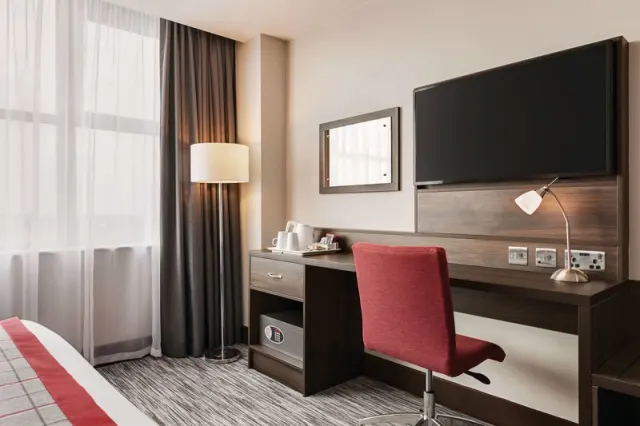 Ramada by Wyndham Leeds East - photo 3